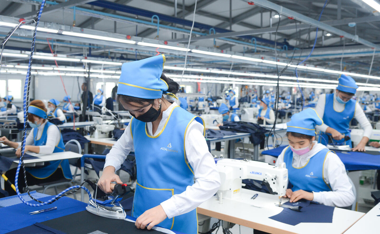 the employment of young people in new textile enterprises is expanding