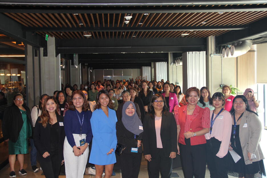 Filipina women standing close together