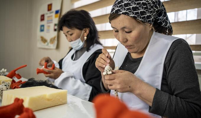 Women artisans working in the AMANAT studio