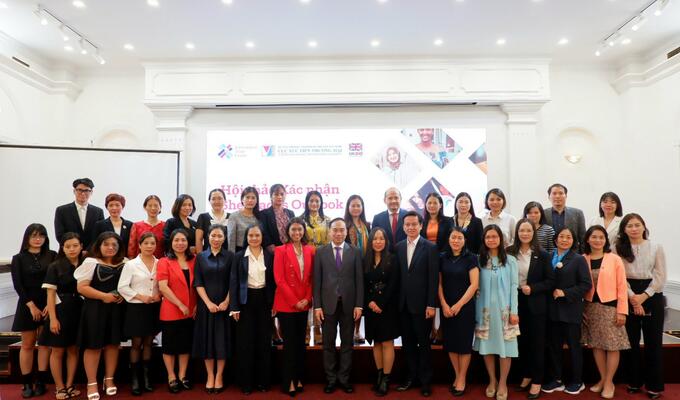 Group of attendees pose after SheTrades workshop in Viet Nam
