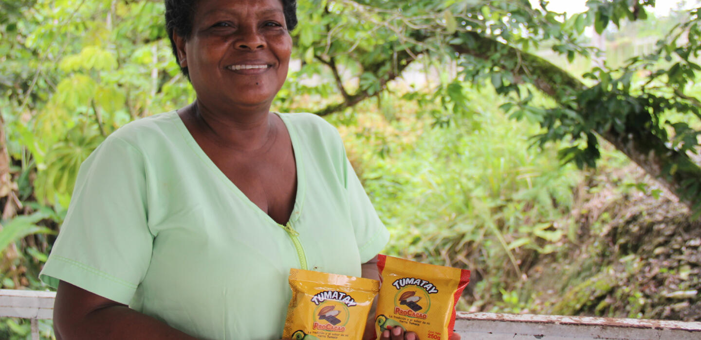 Floripe Chávez es la jefa de la planta de procesamiento de cacao «ProCacao» situada en Tumaco, Nariño, Colombia.