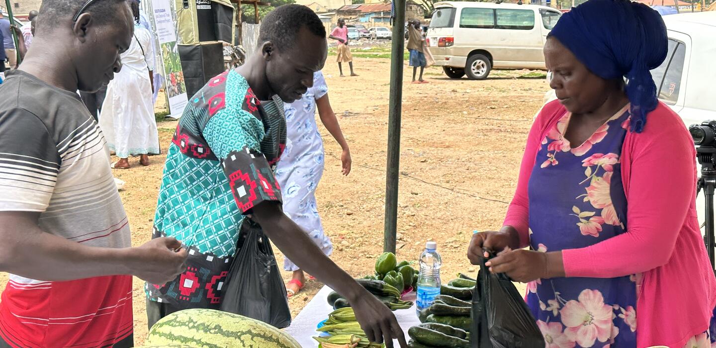Fruits and vegetable buyers and sellers at market in South Sudan