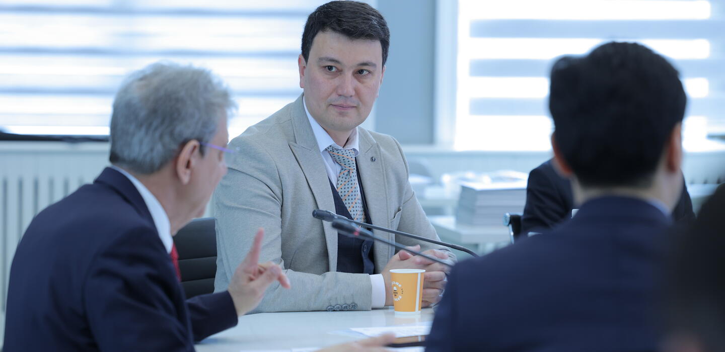 Umid Yakubkhodjaev, the Dean of the Faculty of International Law at the University of World Economy and Diplomacy at a training session